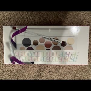 Clinique eye shadow palette